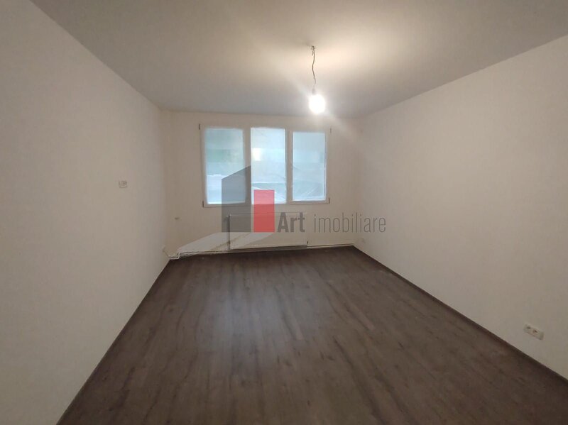 Piata Resita, vanzare apartament 3 camere.